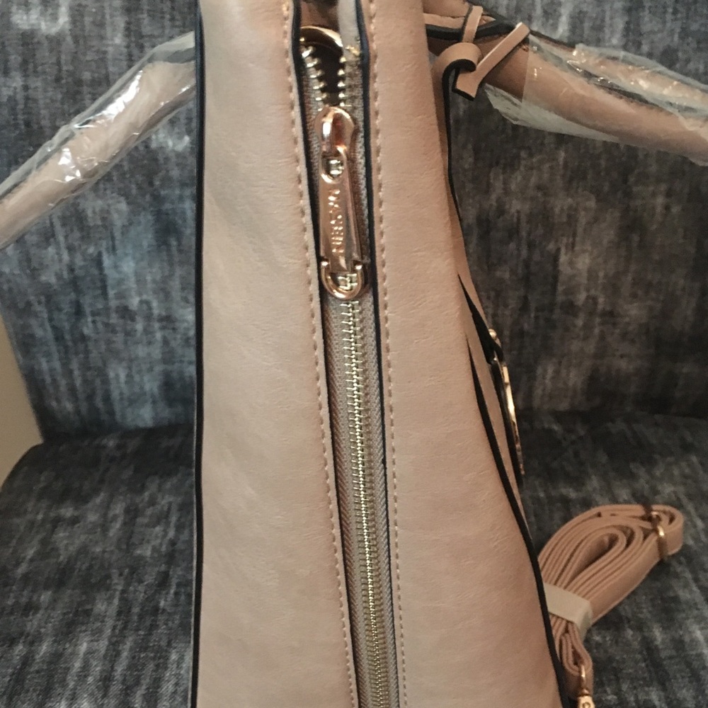 Leather Tote with shoulder strap included - Picture 5 of 6